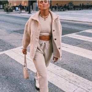 Meet your Posher, Caitlin